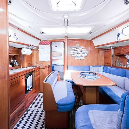 Charming Sailing Boat Botel Bari